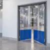 Маятниковая распашная двустворчатая эластичная дверь из ПВХ 290*240